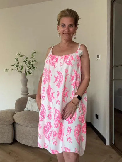 One Size Barok print jurk met gevlochten bandjes  - Neon Roze  draagbaar van 44-60